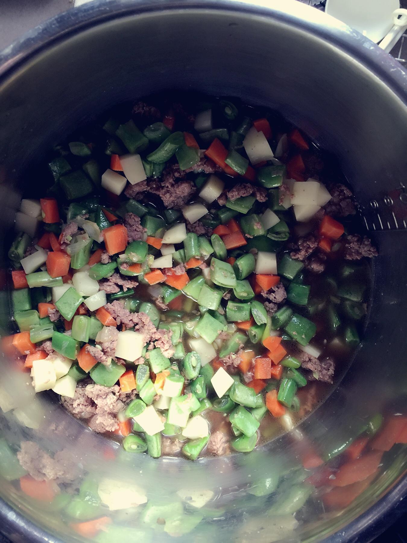 牛肉豆角燜飯的做法 步骤4