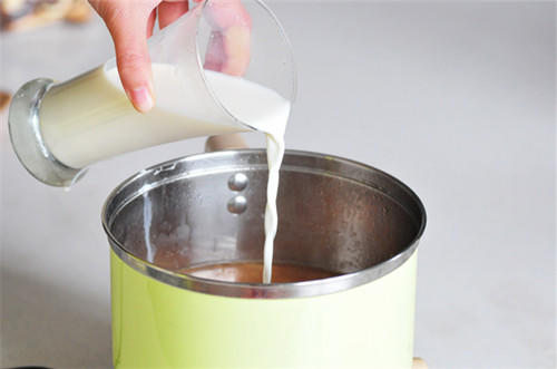 （懶人版）鍋煮奶茶的做法 步骤3