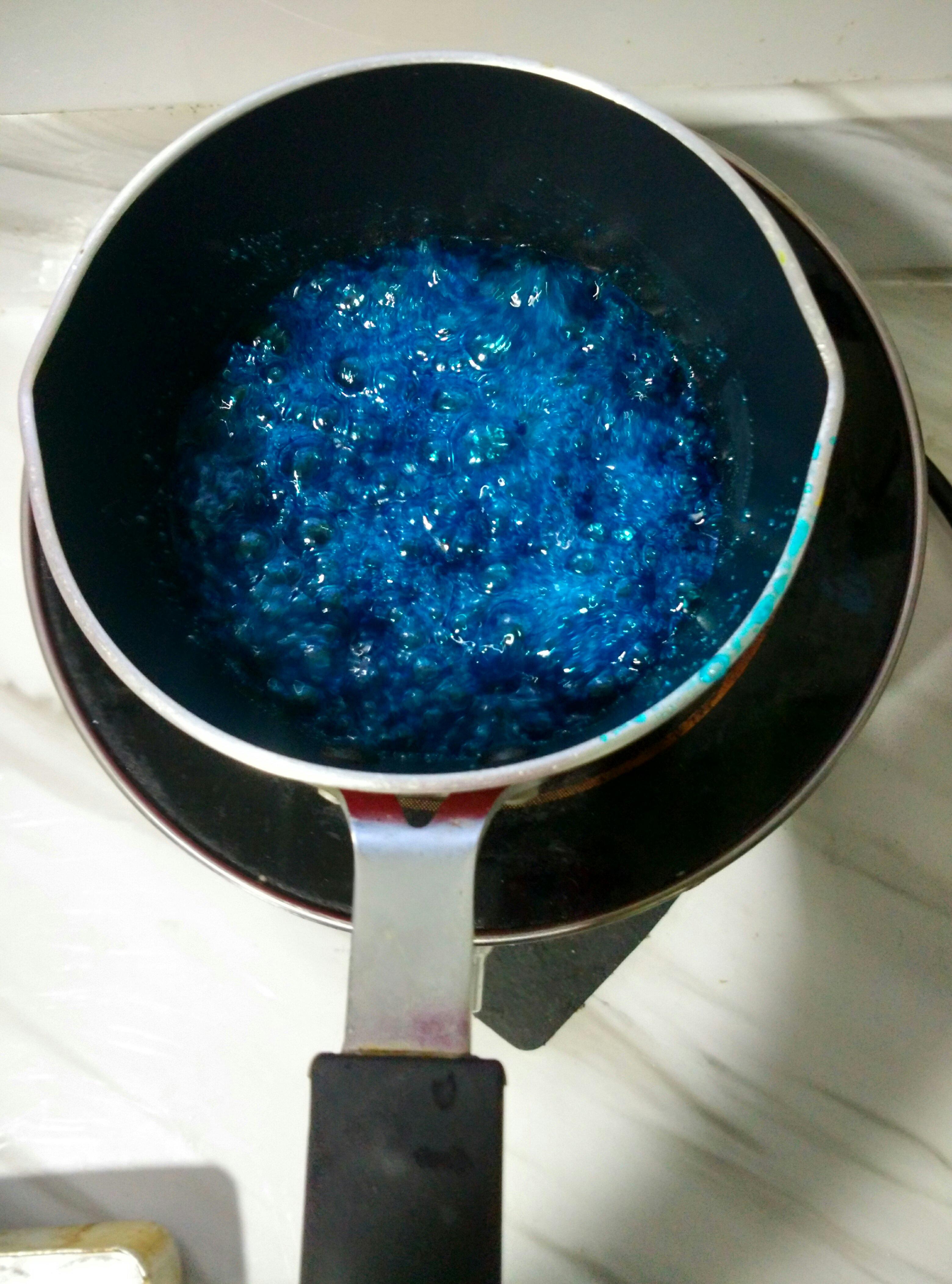場景蛋糕裝飾配件~藍色透明冰山的做法 步骤1