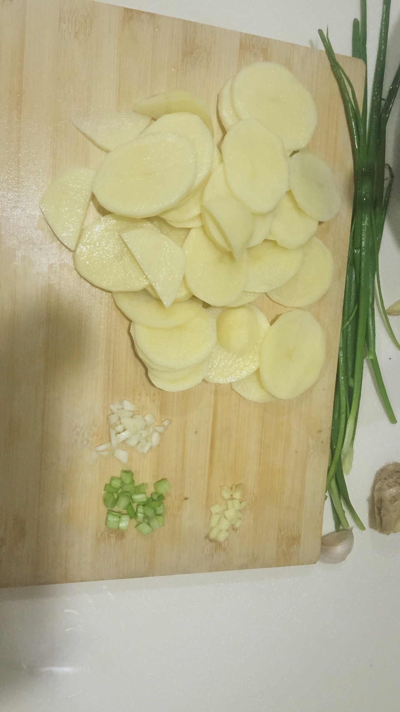 醬油蒸土豆的做法 步骤1