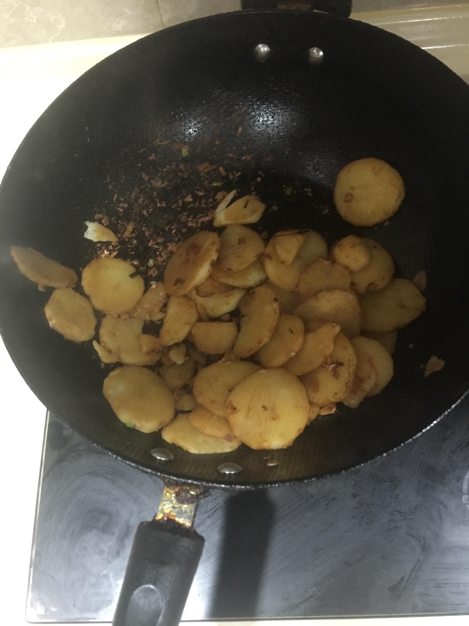 醬油蒸土豆的做法 步骤3