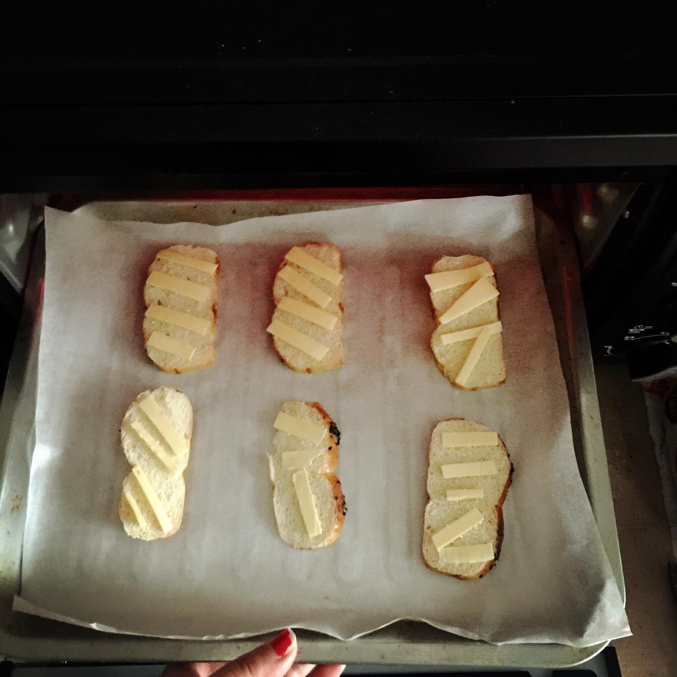 黃油烤麪包片（拯救做壞了的麪包）的做法 步骤5