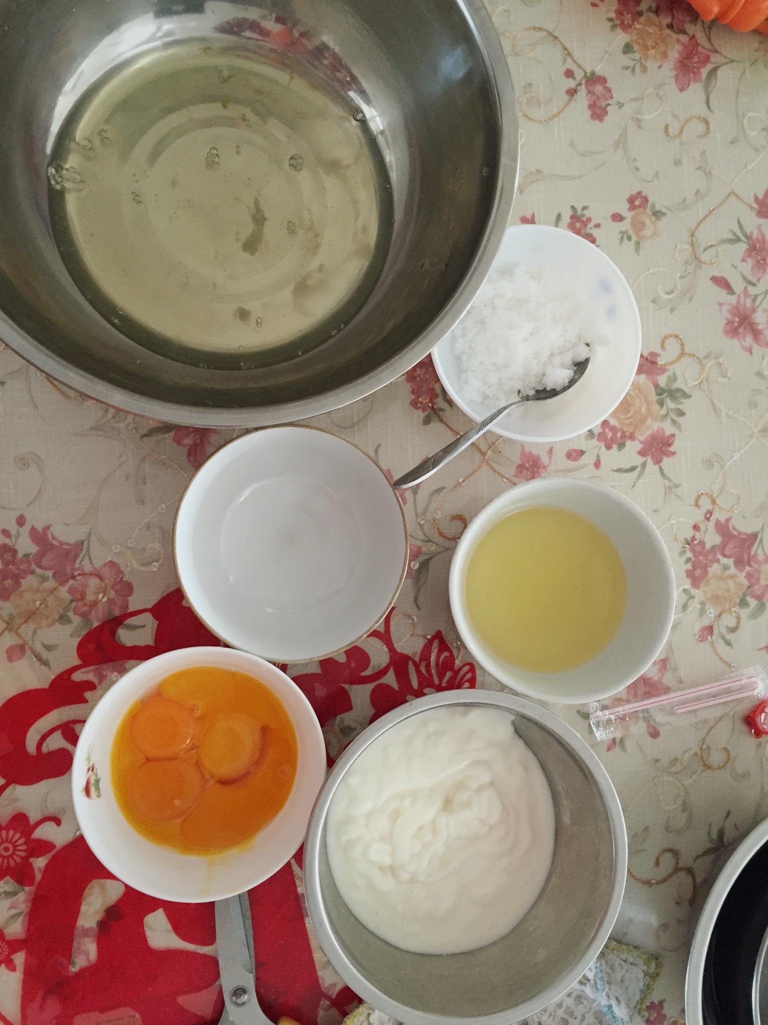 戚風酸奶蛋糕的做法 步骤1