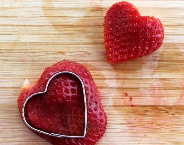 情人節告白愛心水果串的做法 步骤1
