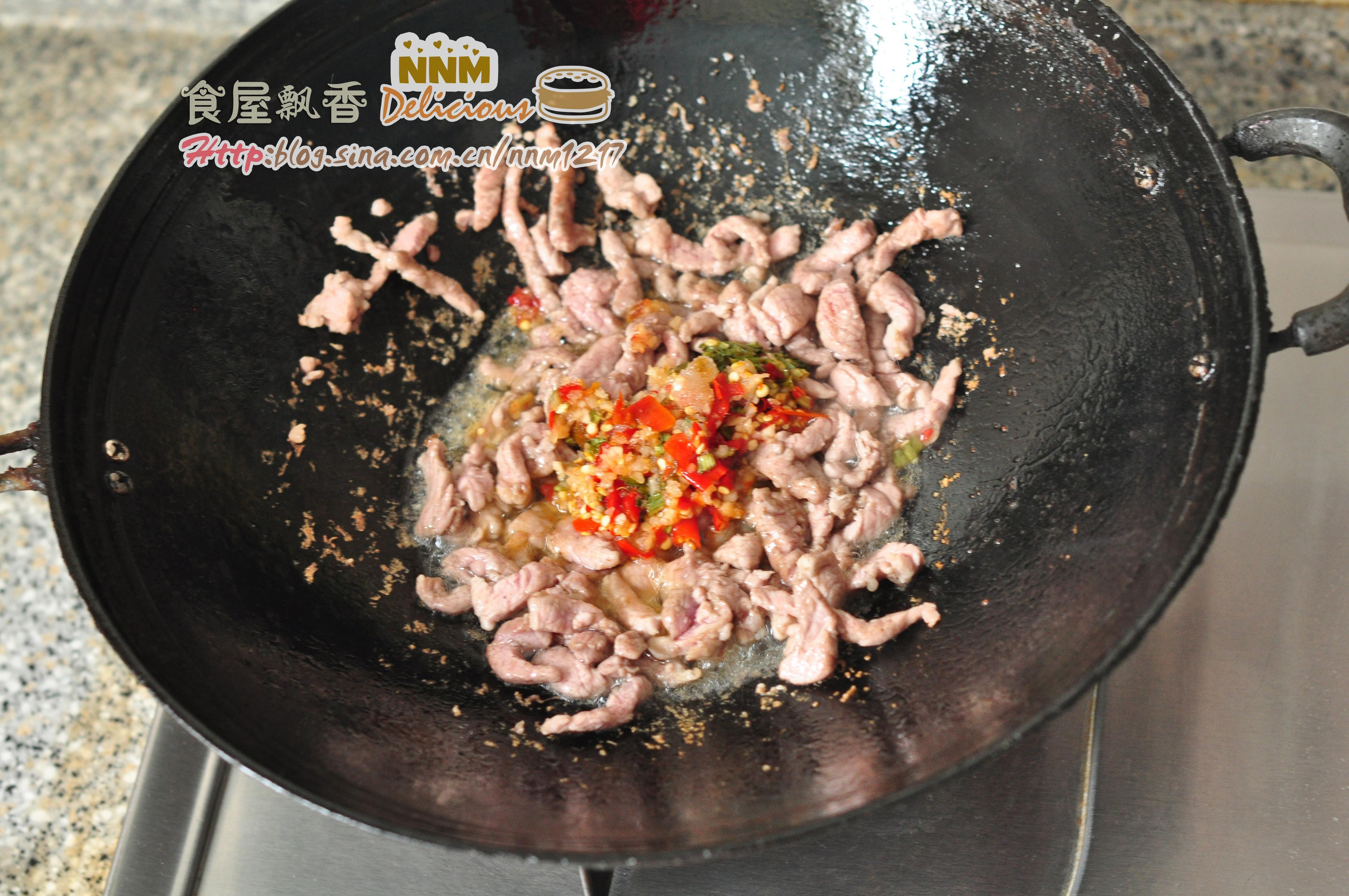 水醃菜炒肉的做法 步骤2