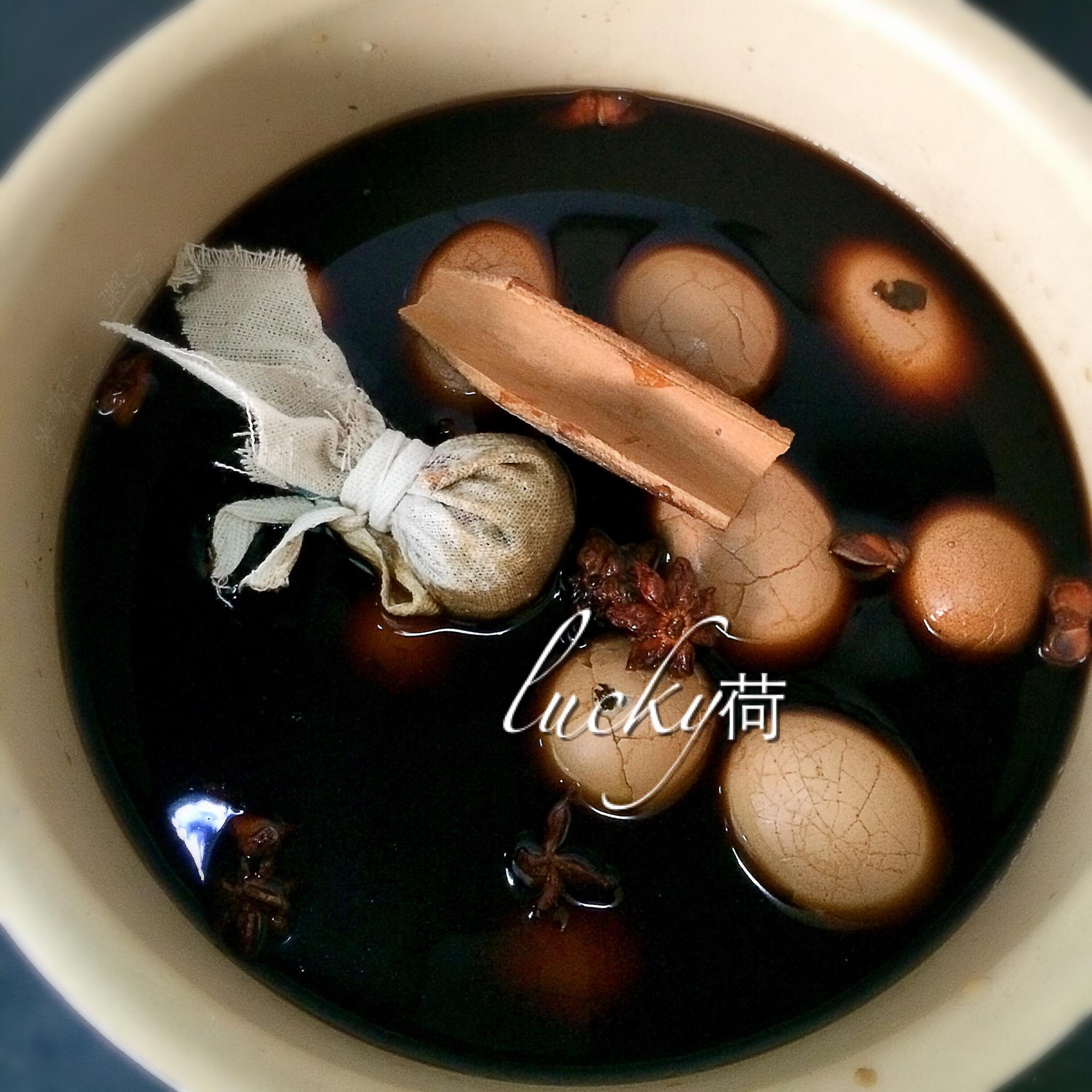 電飯煲煮五香茶葉蛋的做法 步骤4