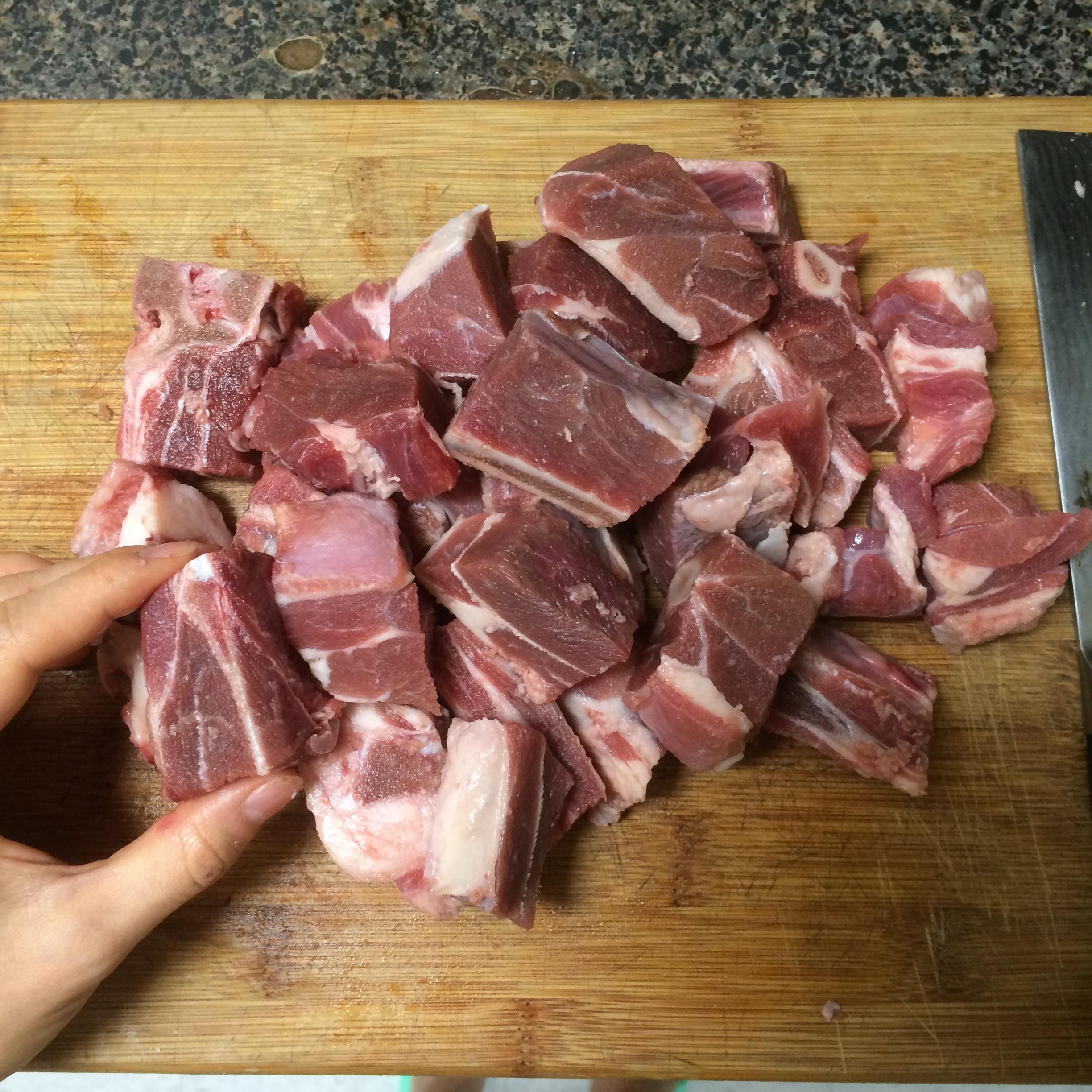 新疆羊肉抓飯（原汁原味兒家常版）的做法 步骤2