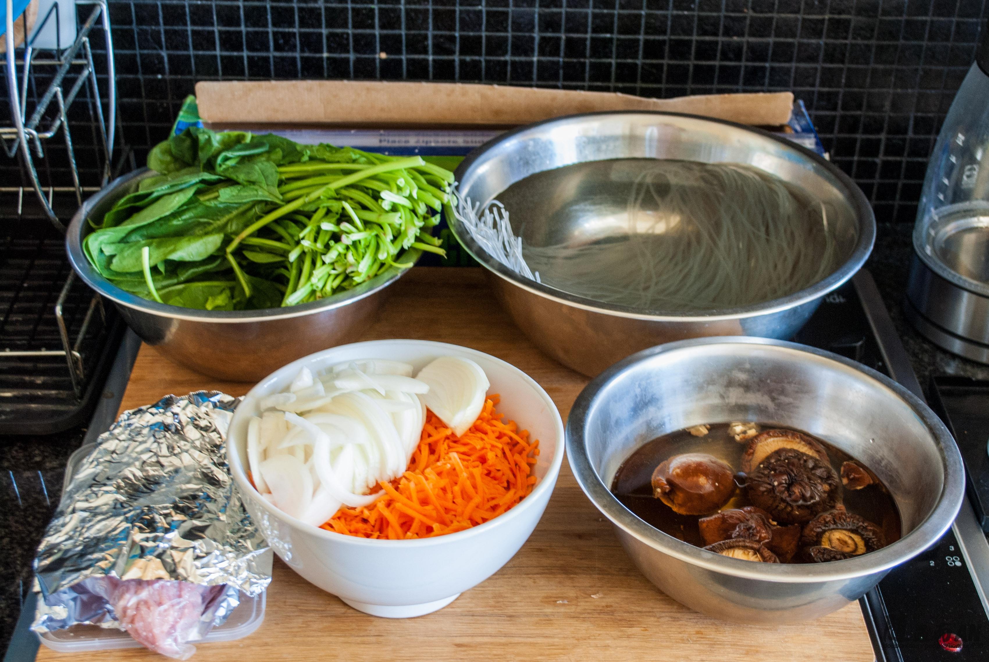 韓式拌雜菜-Japchae的做法 步骤1