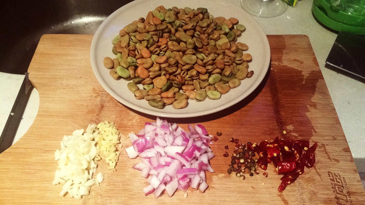 下酒菜：炒豌豆的做法 步骤1