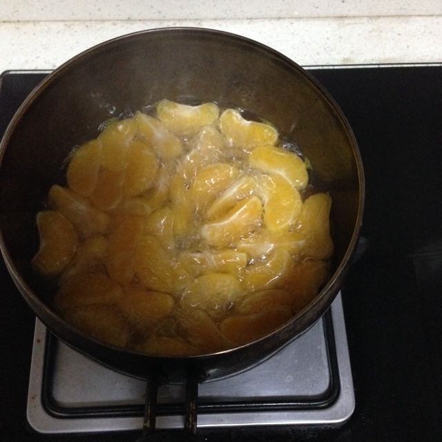 糖水橘子的做法 步骤1