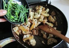 幹鍋花菜的做法 步骤11