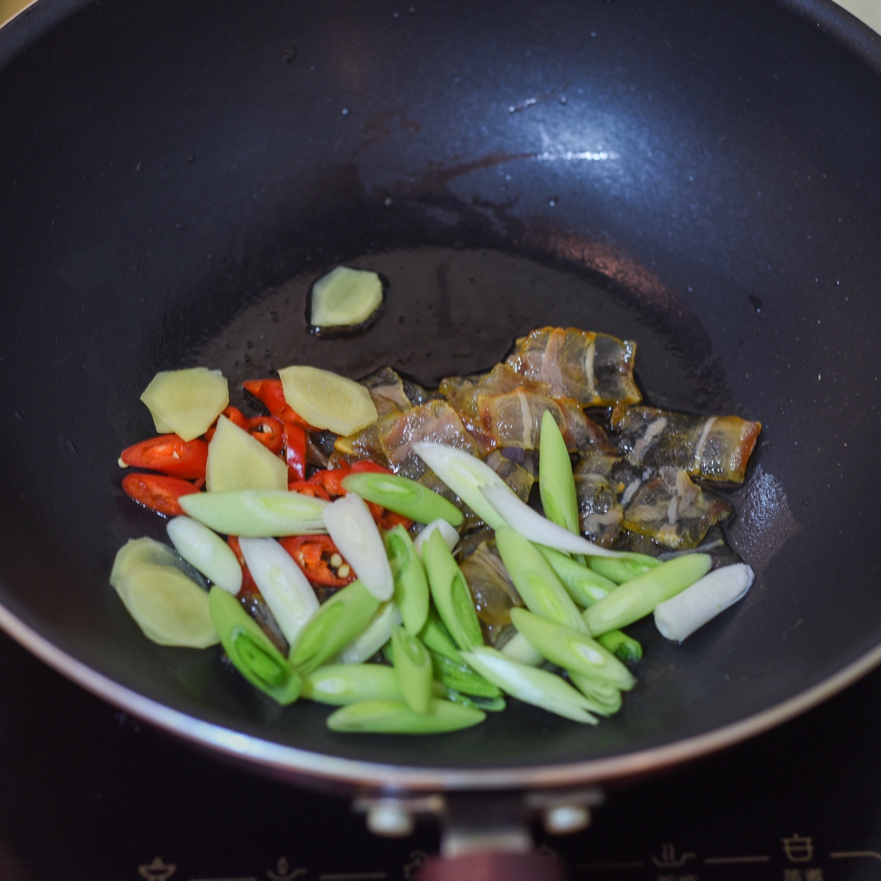 幹鍋花菜的做法 步骤3