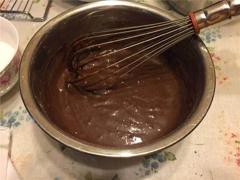 巧克力戚風裸蛋糕的做法 步骤5