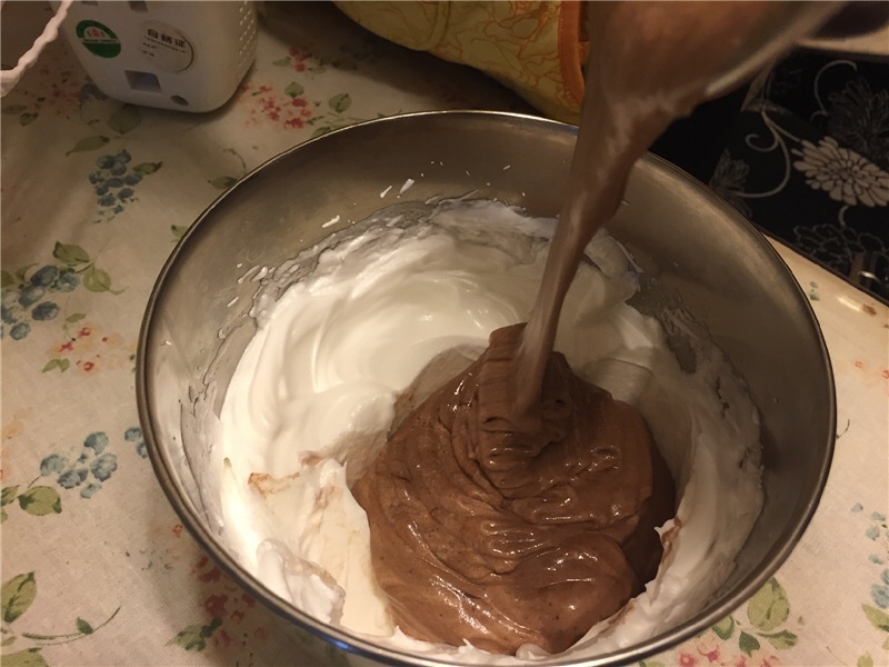 巧克力戚風裸蛋糕的做法 步骤15