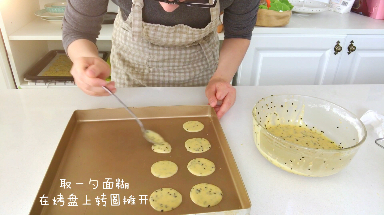 寶寶輔食：芝麻雞蛋薄脆餅乾的做法 步骤5