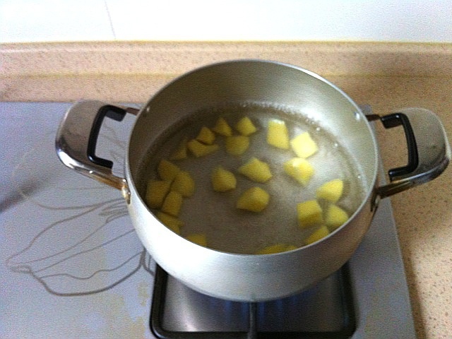 咖哩土豆烏冬面的做法 步骤2