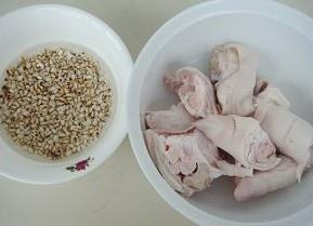 薏米豬蹄湯的做法 步骤1