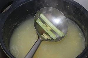 小米蝦滑粥的做法 步骤9