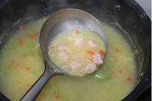小米蝦滑粥的做法 步骤11