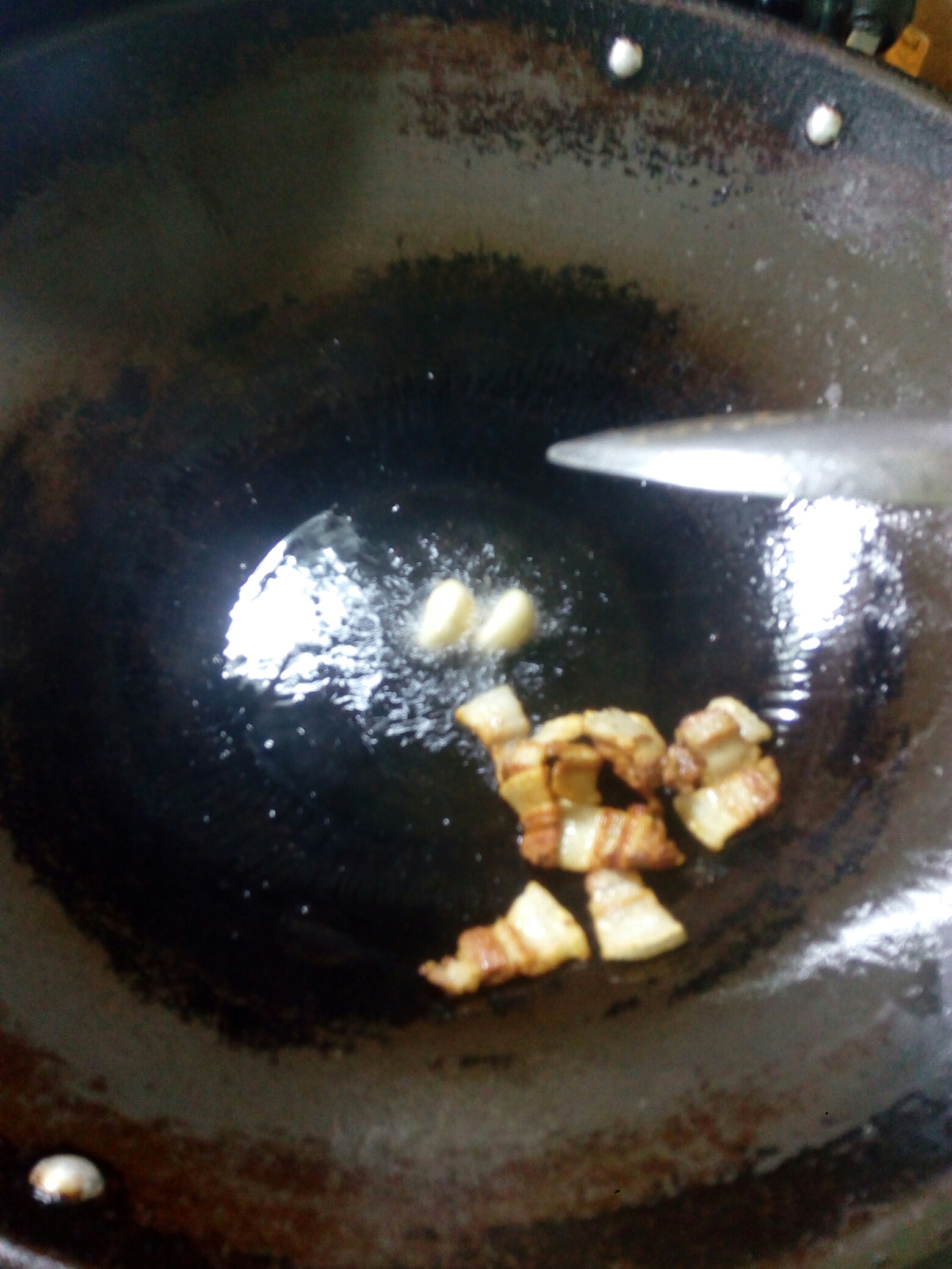 豬油渣炒莧菜的做法 步骤3