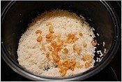 電飯鍋版臘腸煲仔飯的做法 步骤2