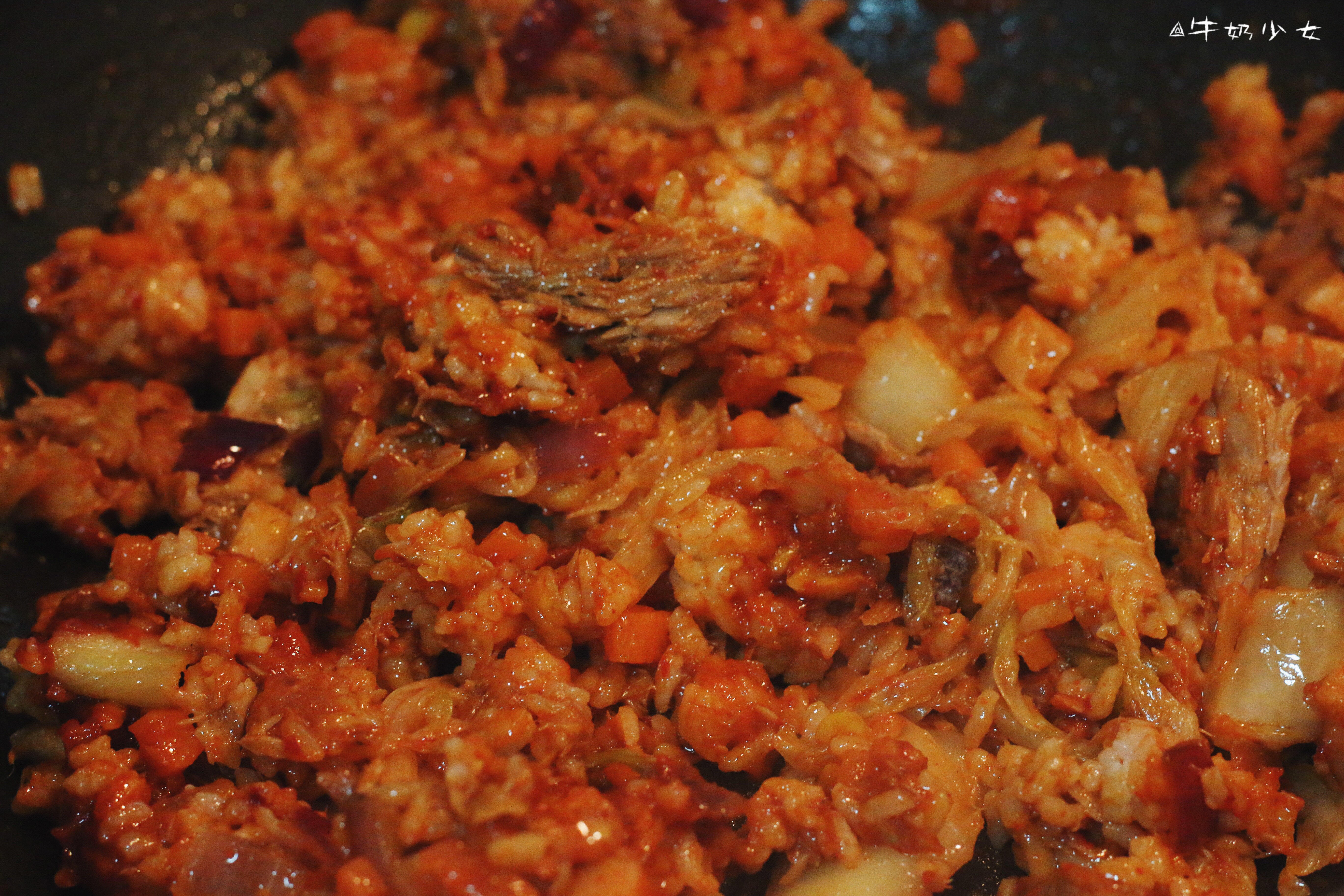 泡菜吞拿魚（金槍魚）炒飯—冬天就該來一碗紅紅火火的炒飯的做法 步骤6