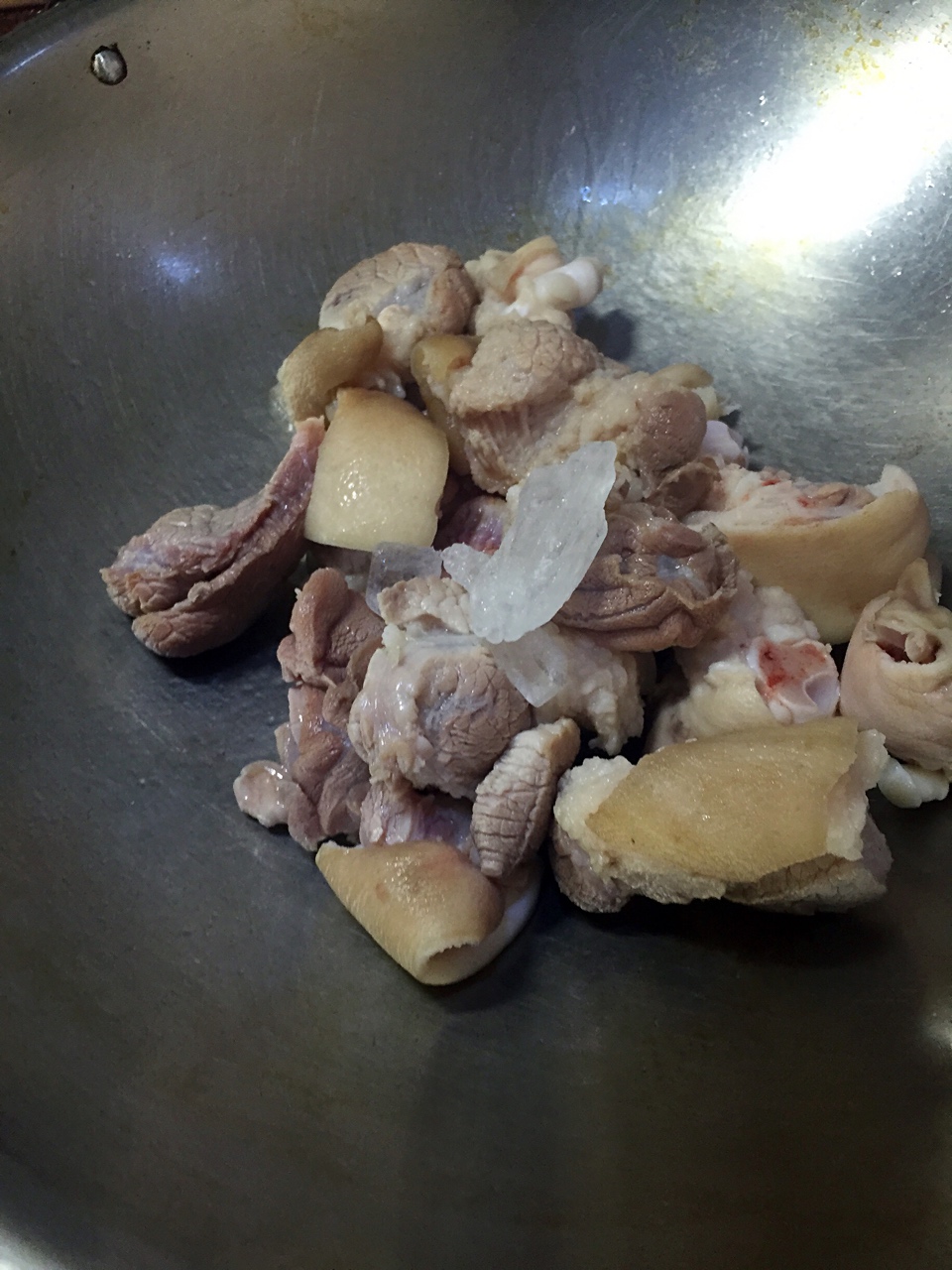 花生豆醬燜豬腳的做法 步骤1