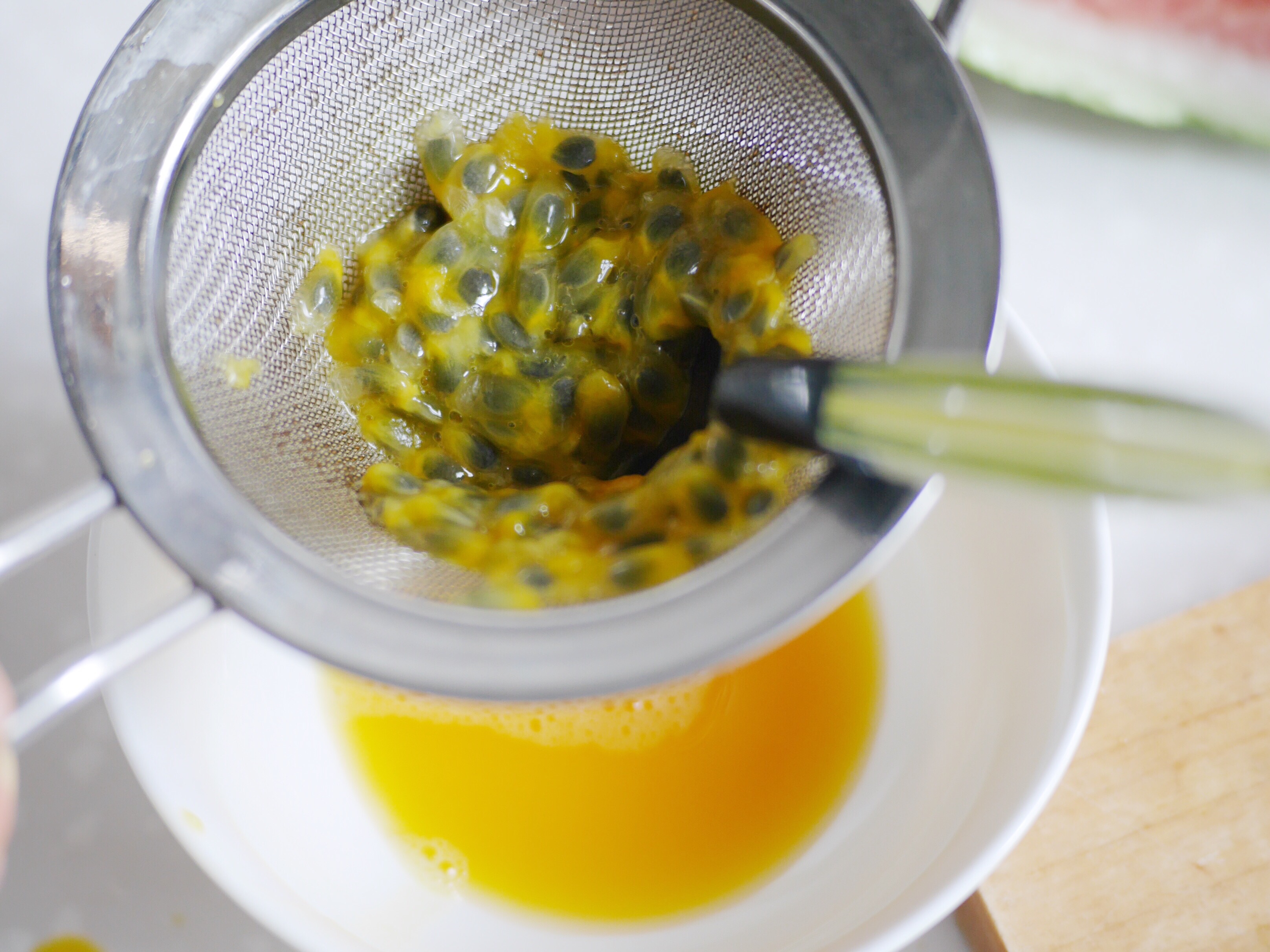 西瓜木槿花百香果茶，不一樣的西瓜飲品～的做法 步骤5