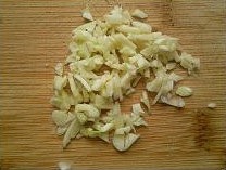 豆豉鯪魚炒苦瓜的做法 步骤3