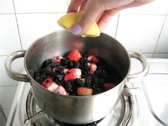 桑葚草莓混合果醬的做法 步骤4