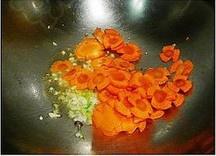 雙孢菇炒西蘭花的做法 步骤7