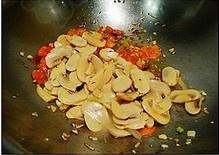 雙孢菇炒西蘭花的做法 步骤9