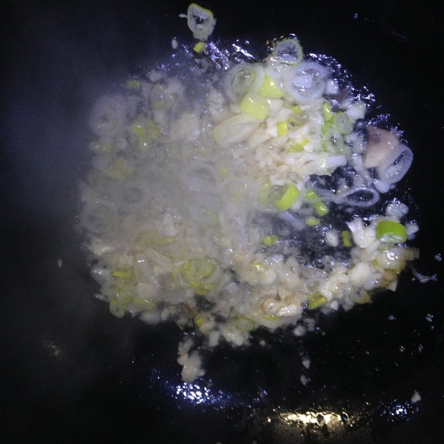蒜香雙孢菇的做法 步骤4