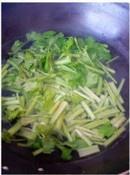 海米熗芹菜的做法 步骤4