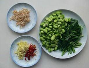 韭菜蝦米炒蠶豆的做法 步骤1