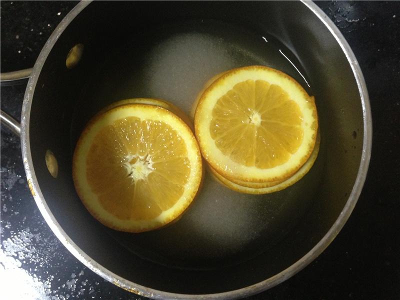 橙香蛋糕卷的做法 步骤2