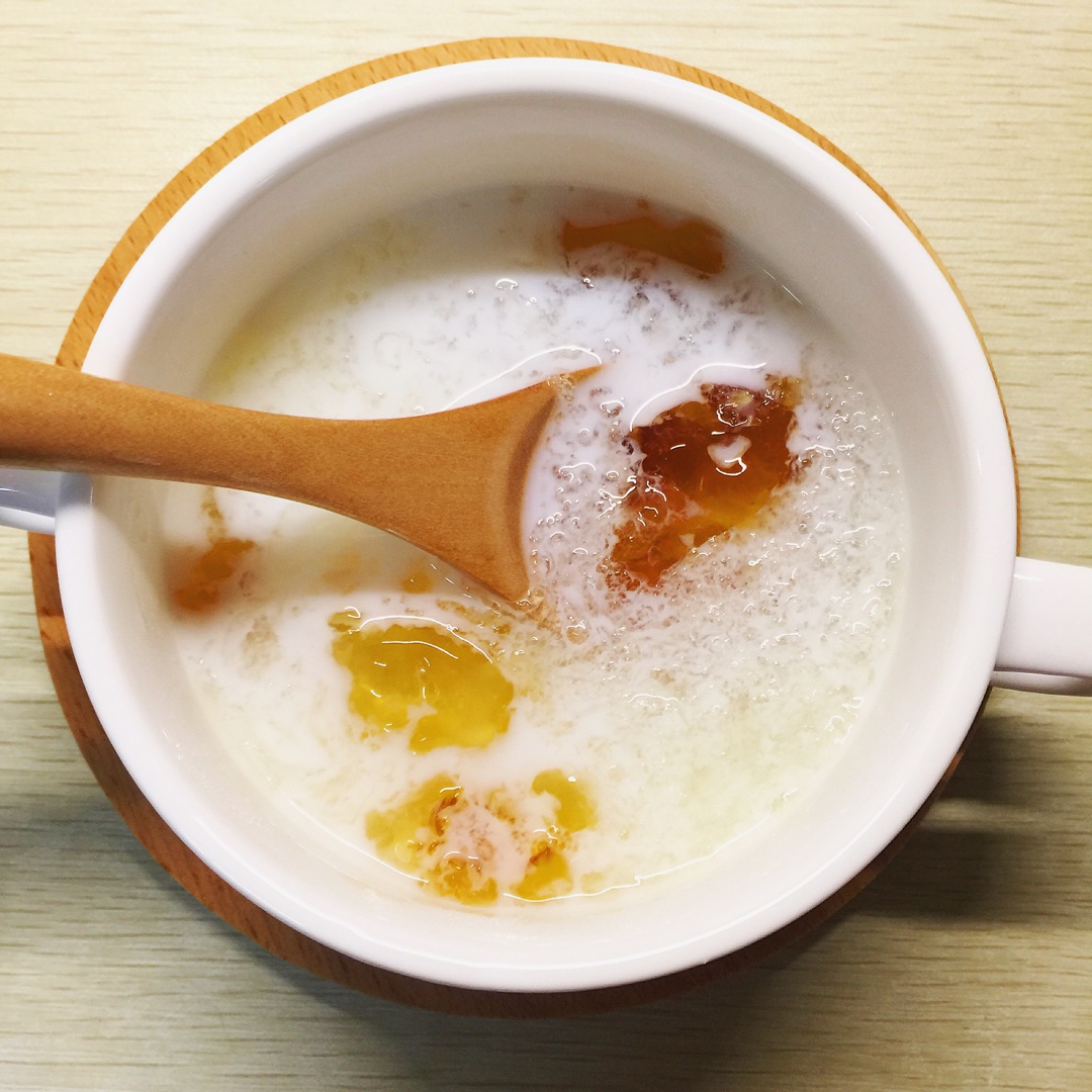 牛奶桃膠燉雪燕的做法 步骤4