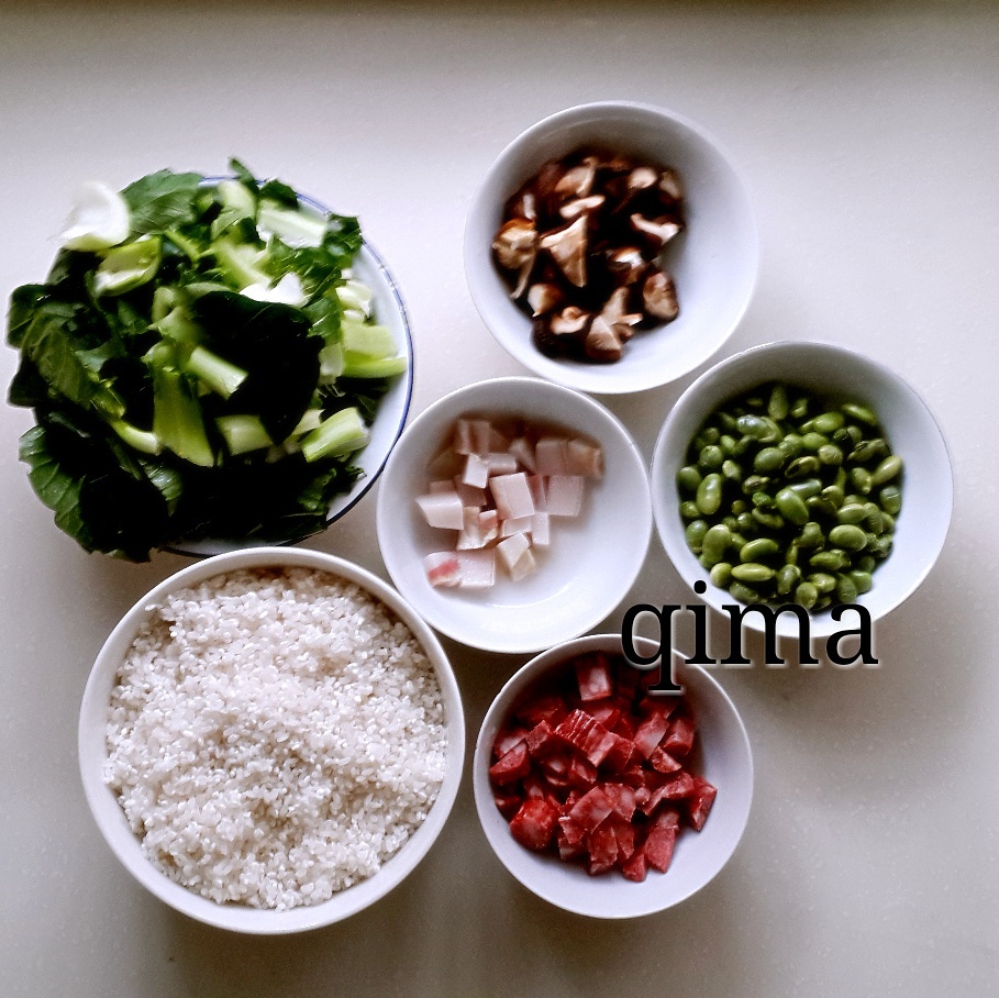 香腸鹹肉青菜燜飯的做法 步骤1