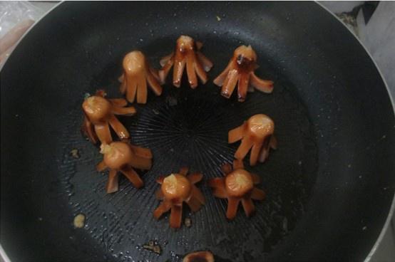 傳說中「深夜食堂」的紅腸小章魚的做法 步骤2