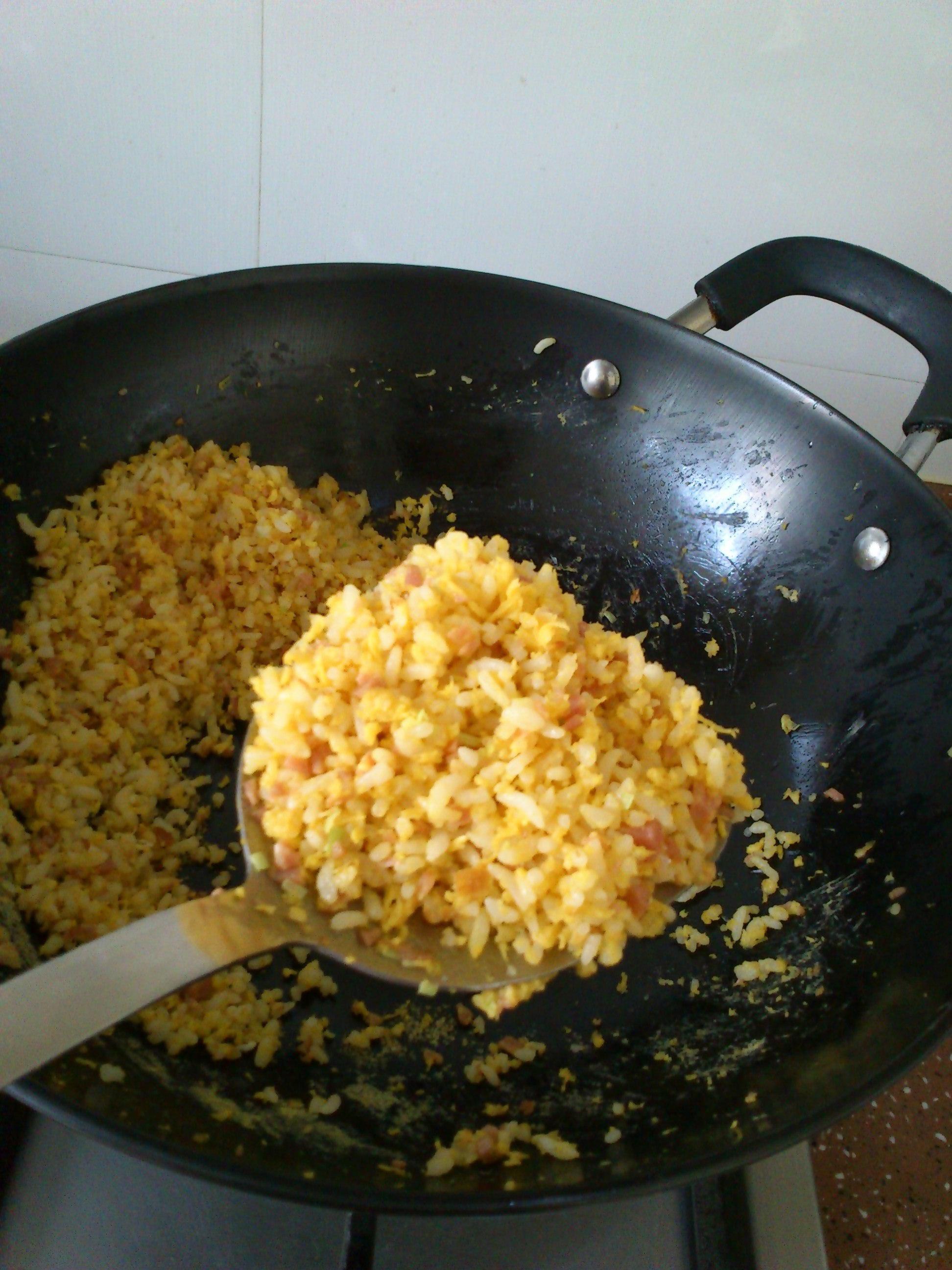 黃金火腿蛋炒飯的做法 步骤3