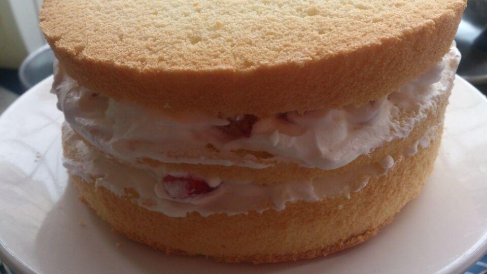 小清新草莓奶油戚風蛋糕裱花蛋糕的做法 步骤8