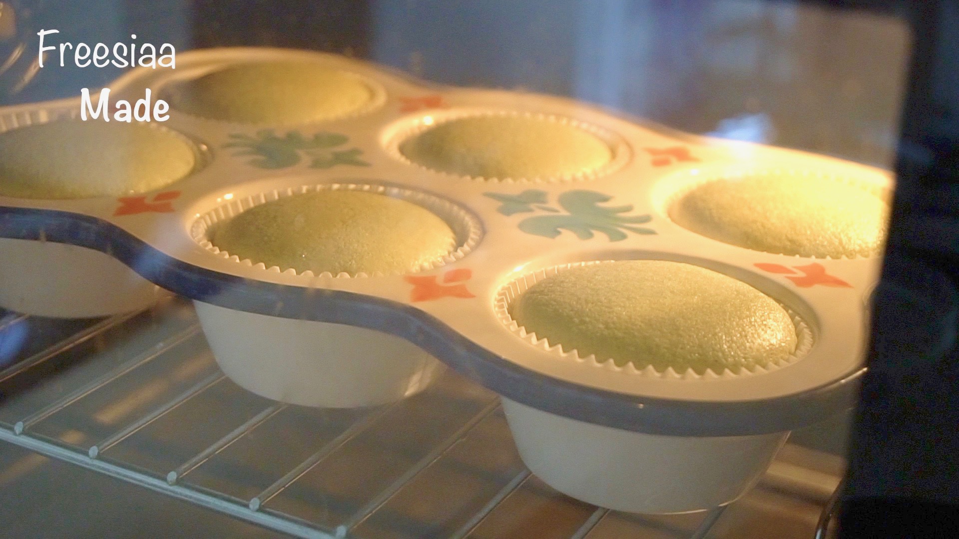 【視訊】小清新～抹茶杯子蛋糕（分蛋海綿蛋糕）的做法 步骤12