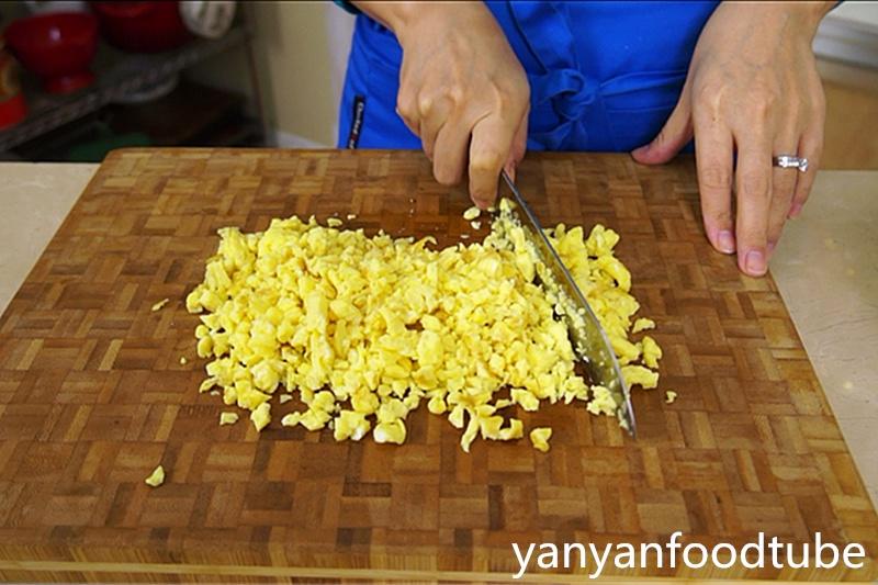 韭菜盒子 Chinese Leek and Egg Pasty的做法 步骤3