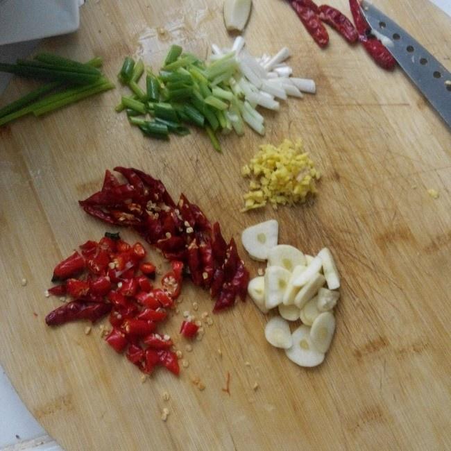 幹鍋萵筍臘肉的做法 步骤5