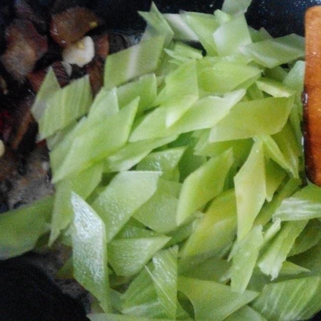 幹鍋萵筍臘肉的做法 步骤9