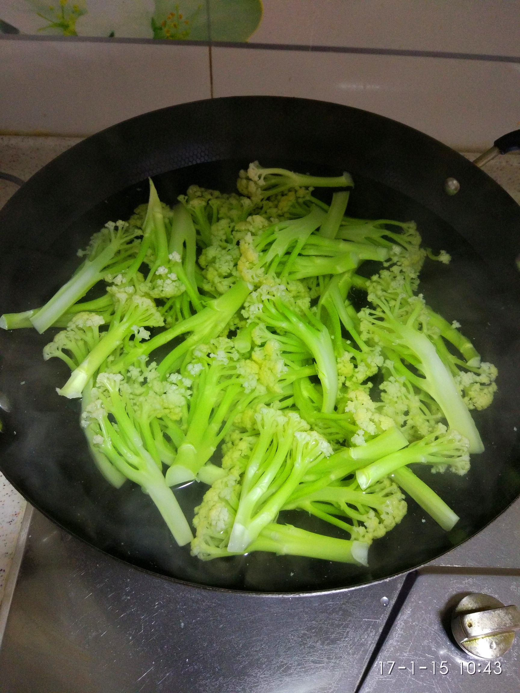 幹鍋花菜的做法 步骤2