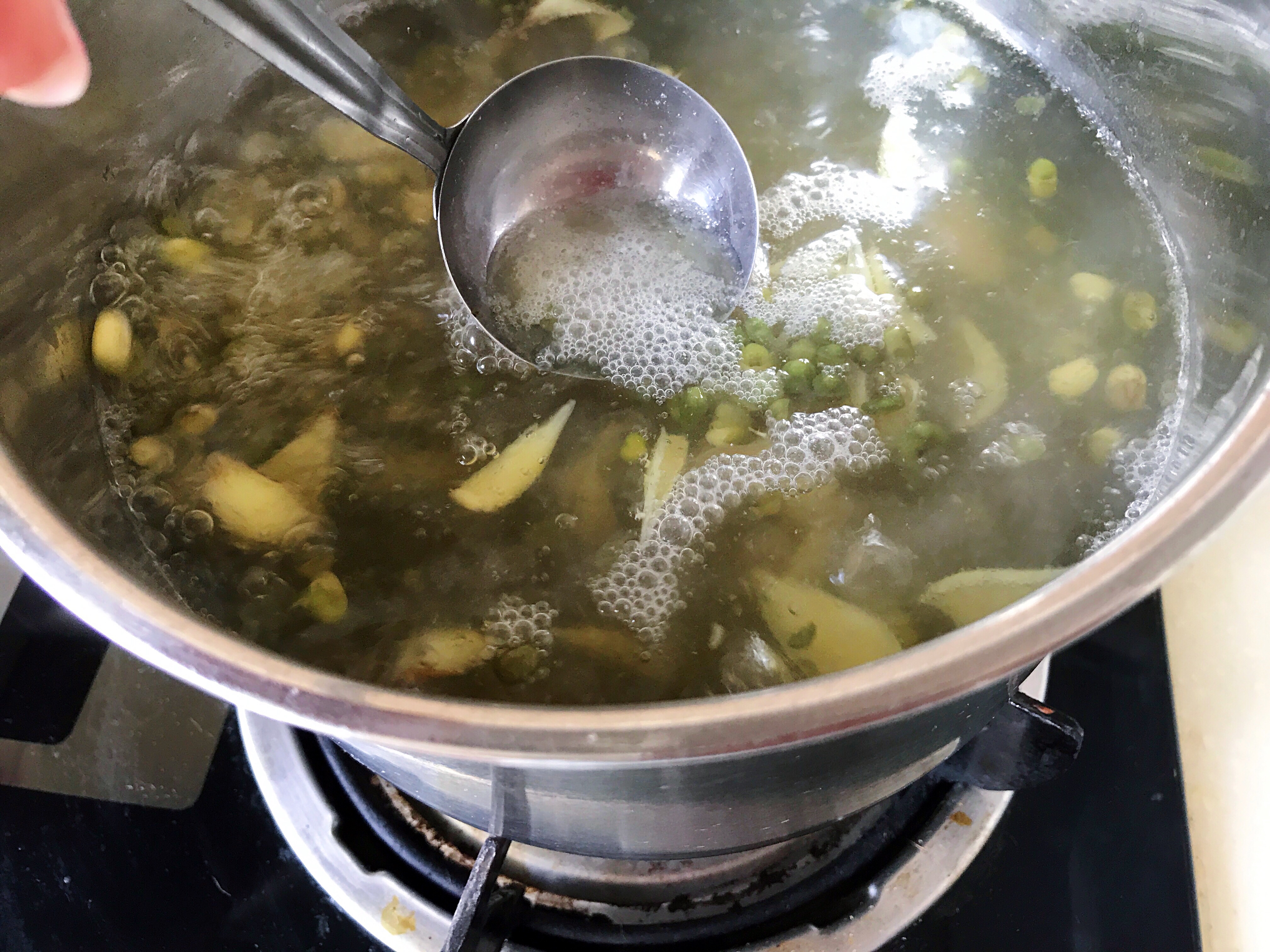 敗火版-菊花金銀花綠豆百合湯的做法 步骤3