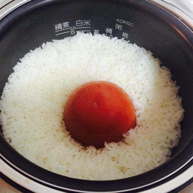 整顆西紅柿飯的做法 步骤2