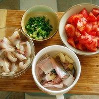 下飯神菜 番茄魚的做法 步骤1