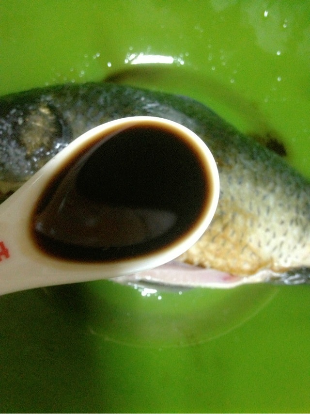 涼拌鯽魚-最好吃的鯽魚的做法 步骤3